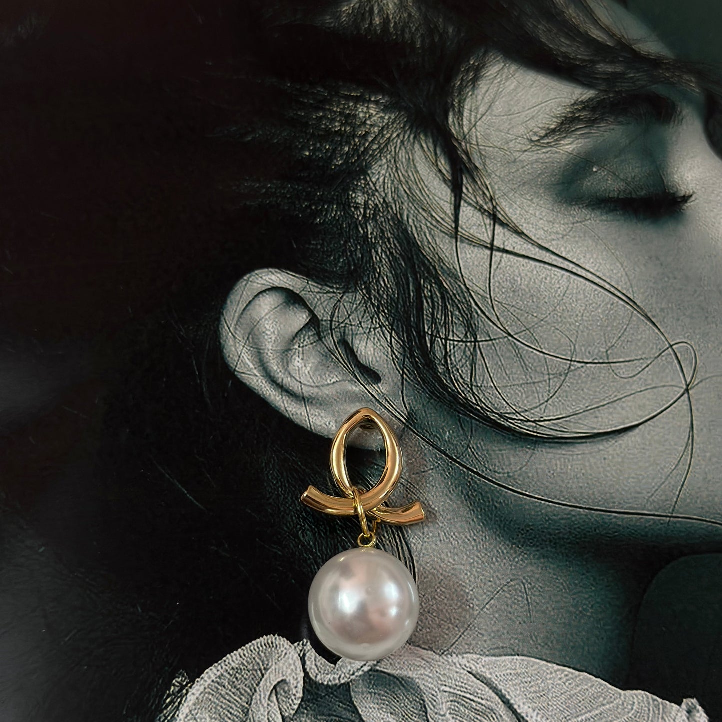 Pearl vogue earrings