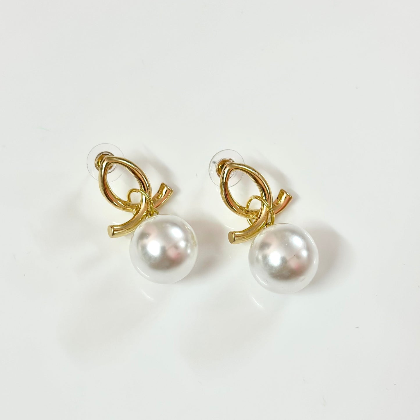 Pearl vogue earrings
