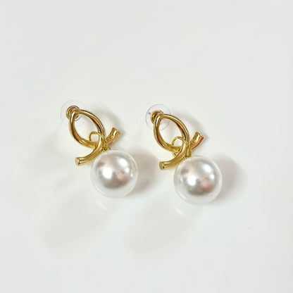 Pearl vogue earrings